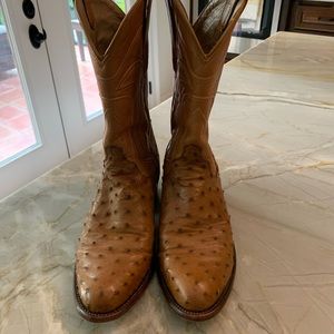 TECOVAS MEN BOOTS! Ostrish/leather light tan color. Some wear in good shape.